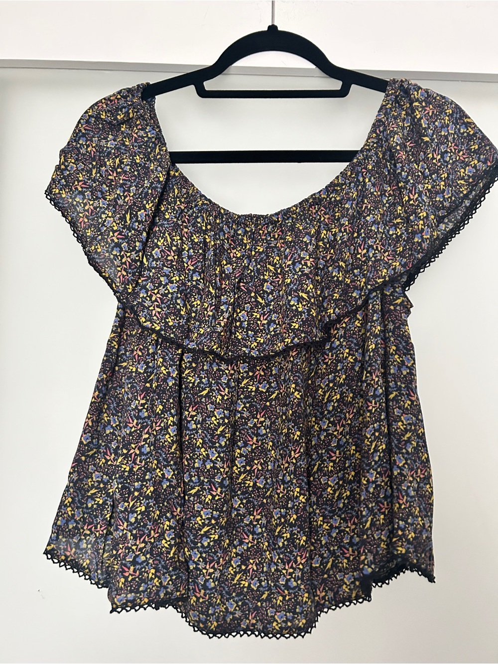 Aritzia Wilfred ruffle floral blouse top M